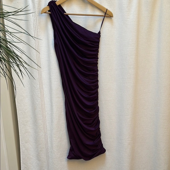Elegant Purple One-Shoulder Dress - Picture 1 of 6